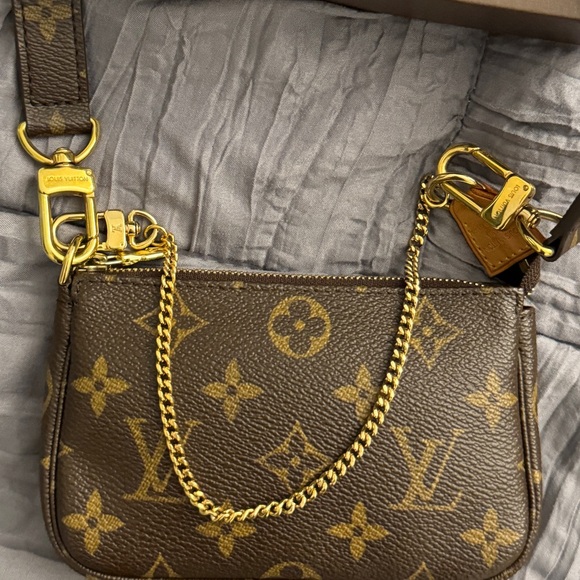 Louis Vuitton mini pochette accessories with monogram strap - Picture 3 of 15